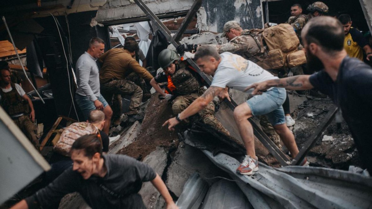 一枚导弹打下2架敌机,导弹精准狙杀将军