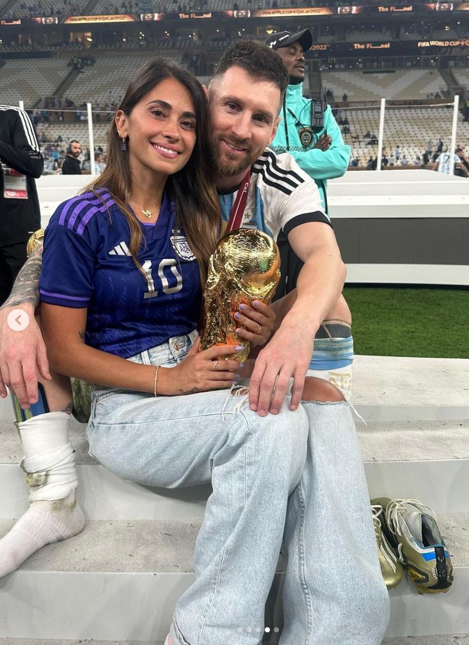 忠于爱情忠于家庭忠于责任,有一种青梅竹马叫梅西和安东内拉