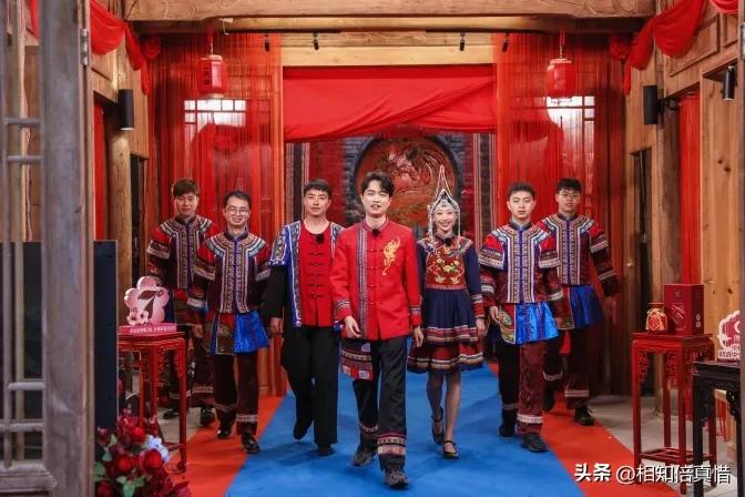 实拍老百姓热闹的婚礼现场,70年代真实婚礼