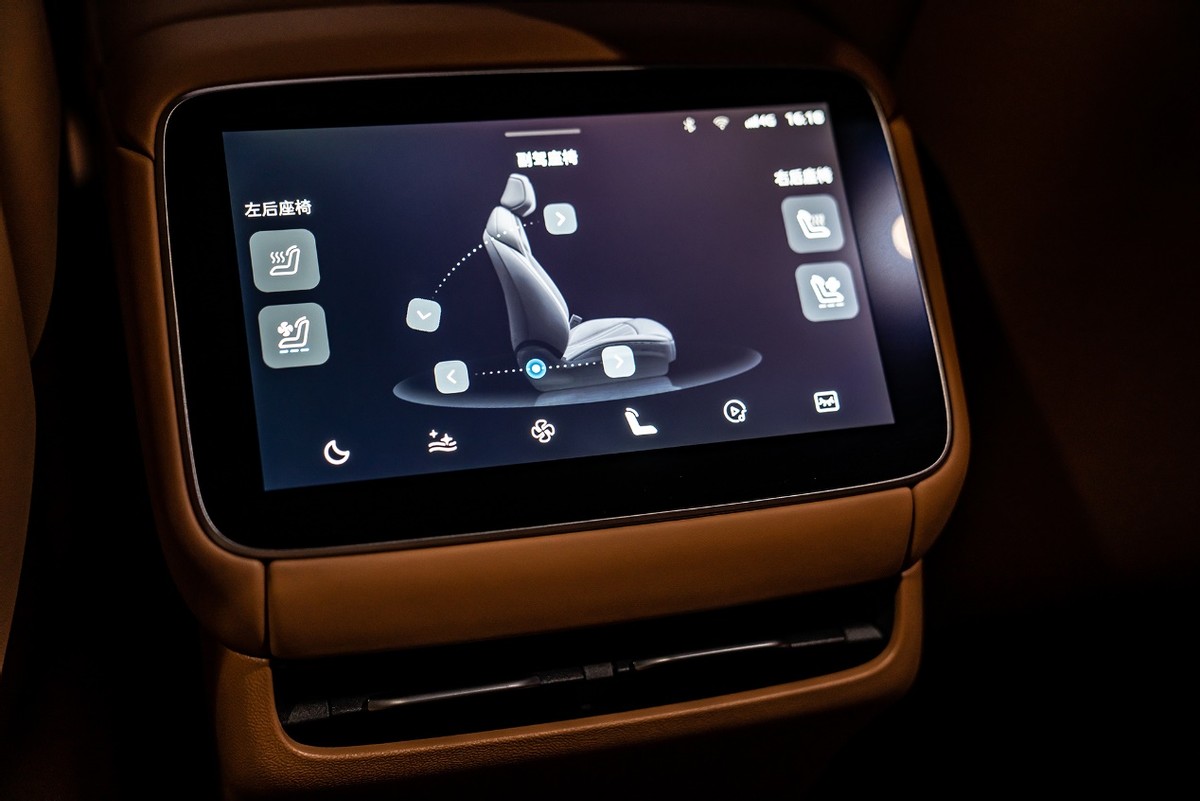 “巴赫”是怎么挤爆车企服务器的？