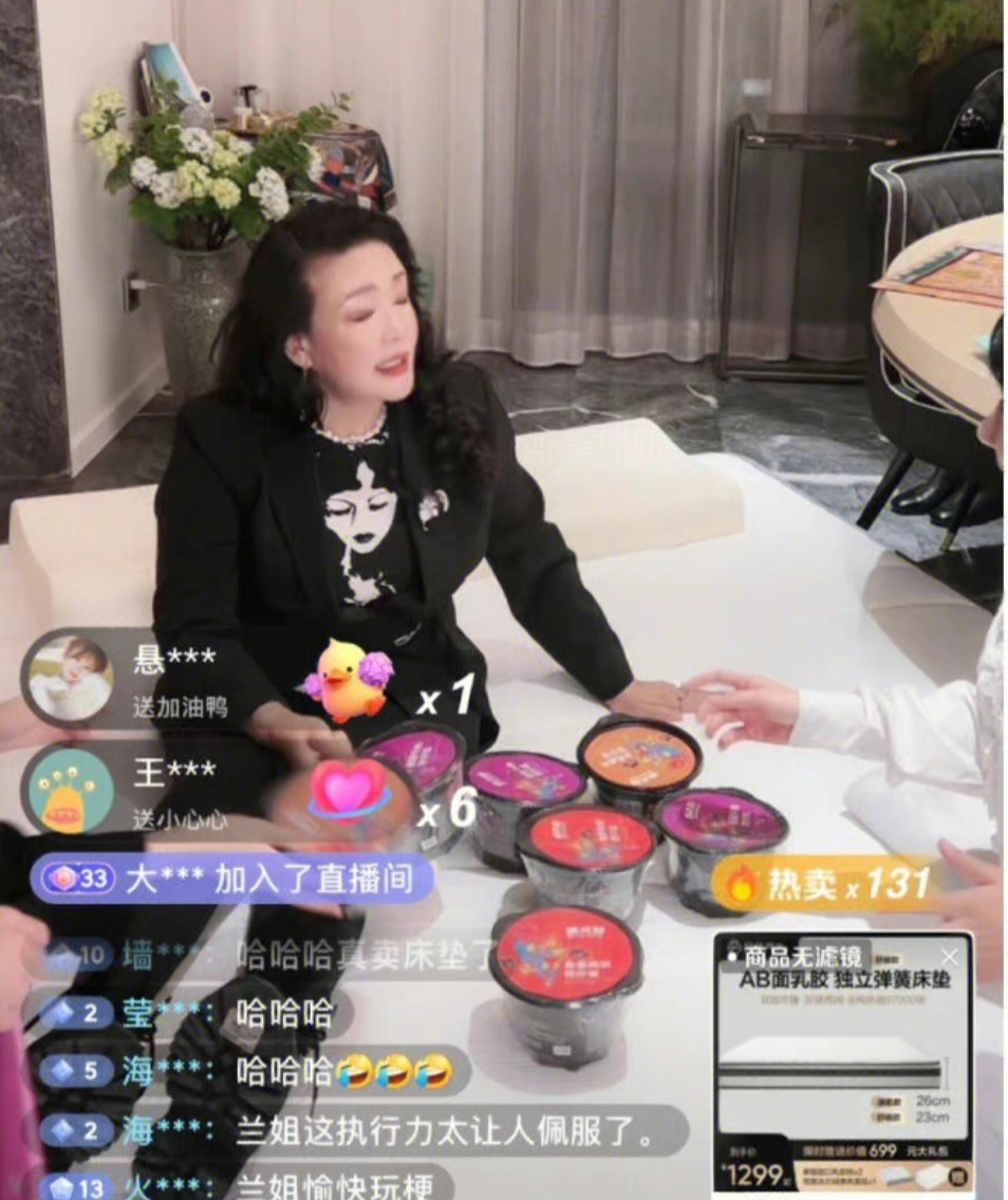 张兰直播间画图，爆料大S天价电费的原因，带货5万单小黄鱼被秒空