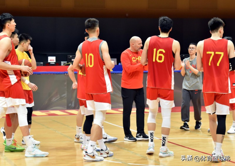 周琦再次失去首发位置,周琦状态低迷引担忧