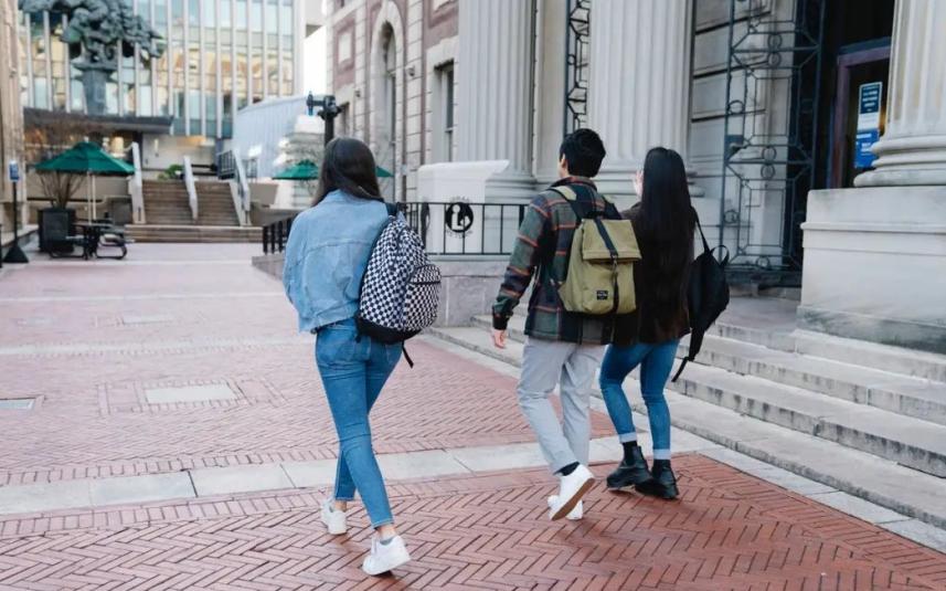 美国留学研究生托福成绩要求,去美国留学除了考托福还考什么