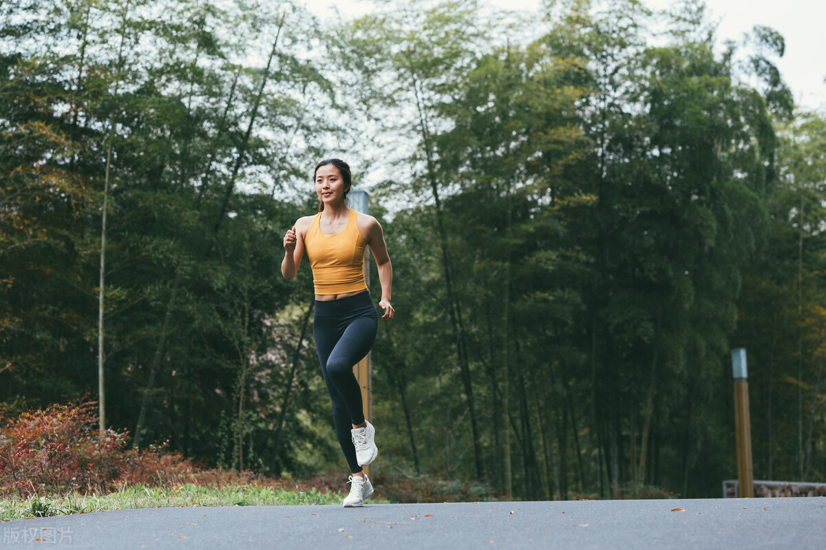 运动过量对心脏的危害如何治疗,每天跑步10公里会损点膝盖骨吗