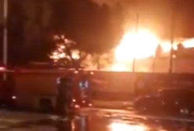 建筑工地活动板房起火,建筑工地板房火灾安全警示教育片