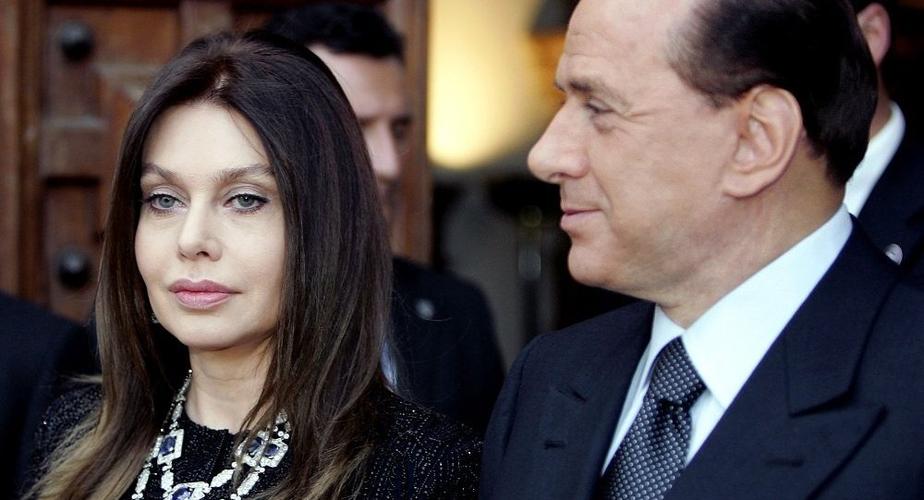 贝卢斯科尼的传奇人生,贝卢斯科尼飞机撩妹段子