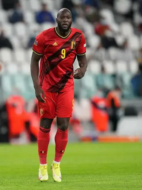 足坛史上最强排名前十球员,足坛上最有实力的5名球员