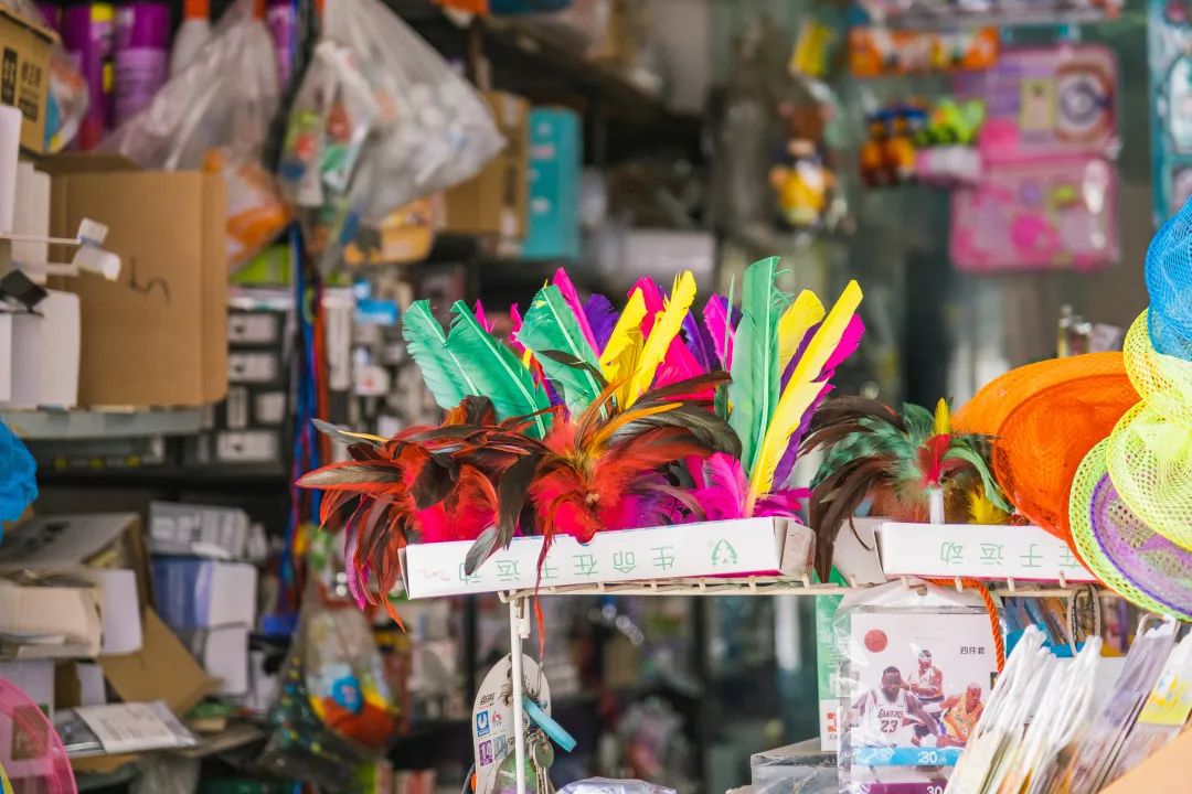 校门口的小店从来没有让人失望,校门口小店生意火爆