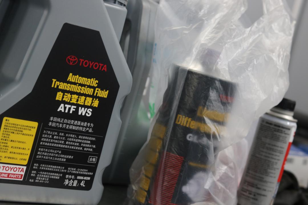 皇冠3.0经典老车翻新复活视频,丰田皇冠13代翻新