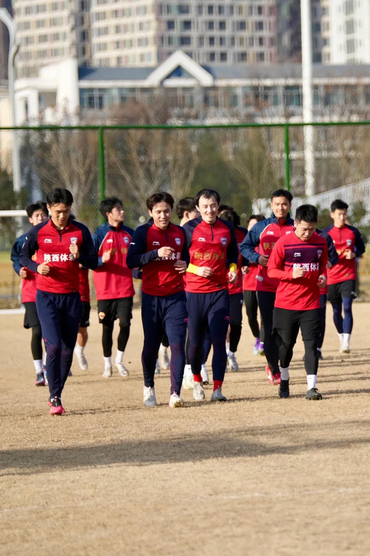 陕西长安竞技现有球员们继续在丈八基地进行赛季前的备战训练