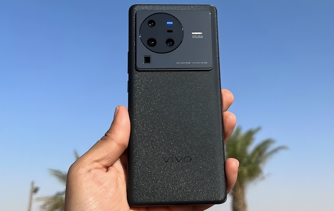 目前好评率最高的三款手机，全是高配低价，轻松用到2026年