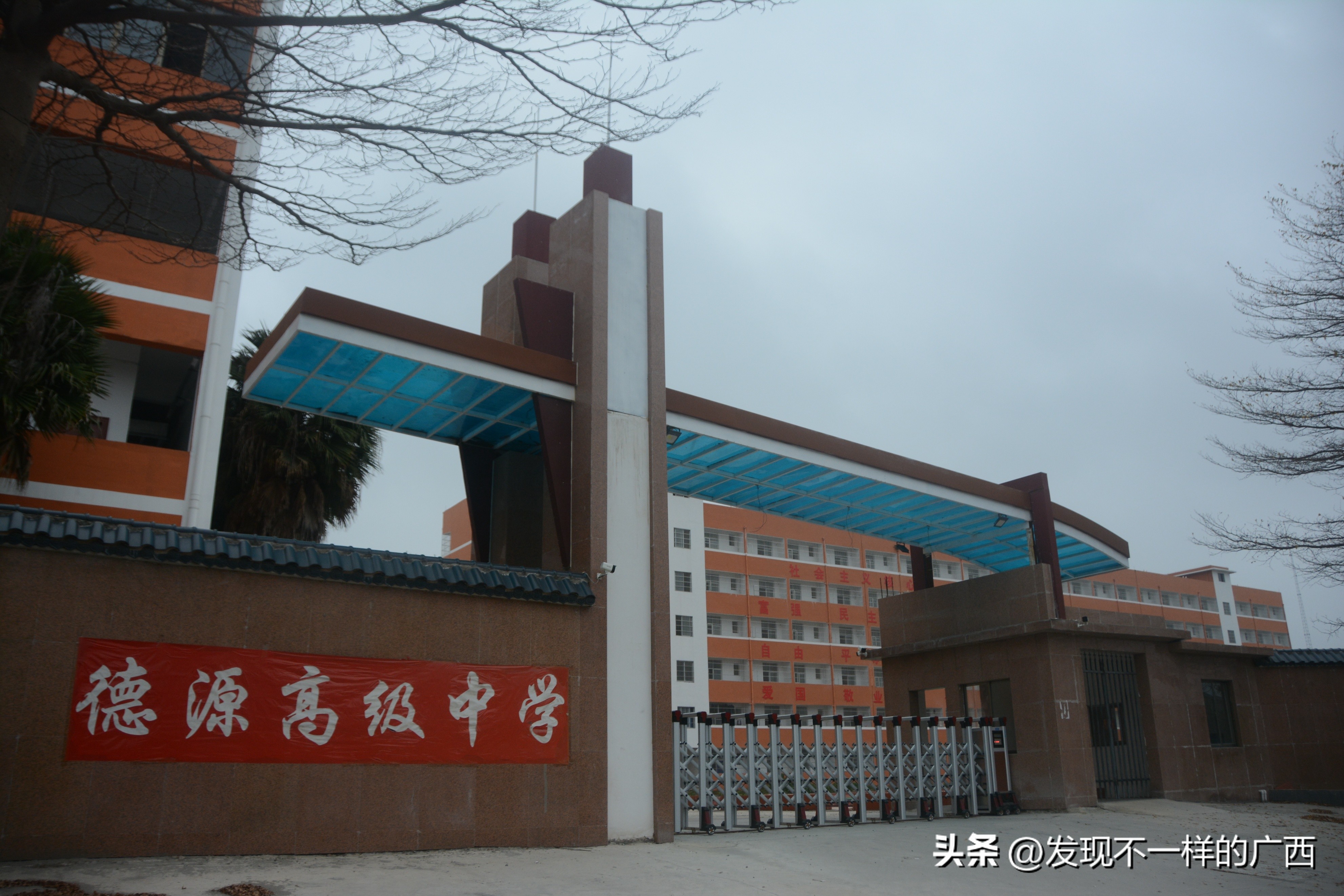 啥情况，北海这几栋准备用来做一所高中的厂房被拍卖了，6816万起