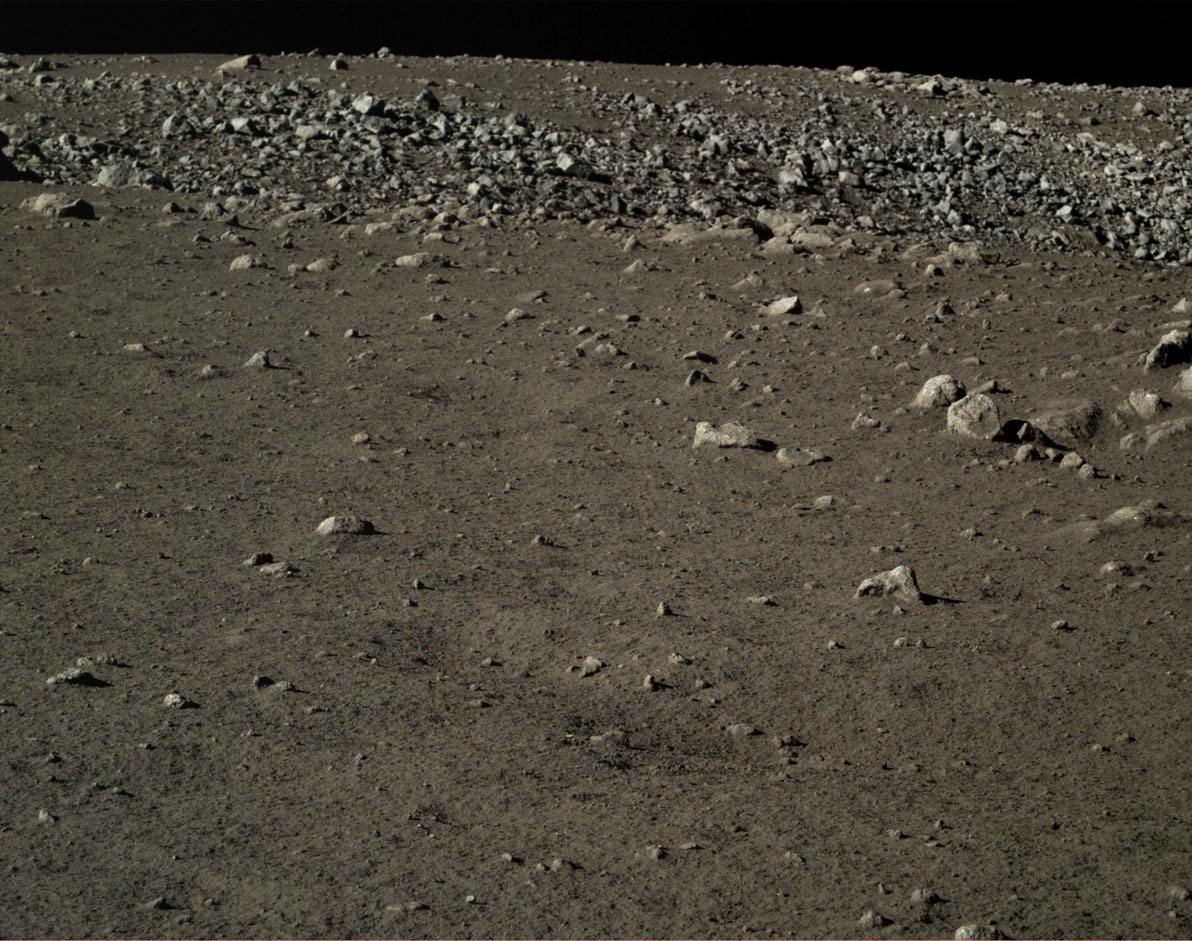 登月的宇航员在月球上看见了什么,美国登月到底在月球上留下了哪些