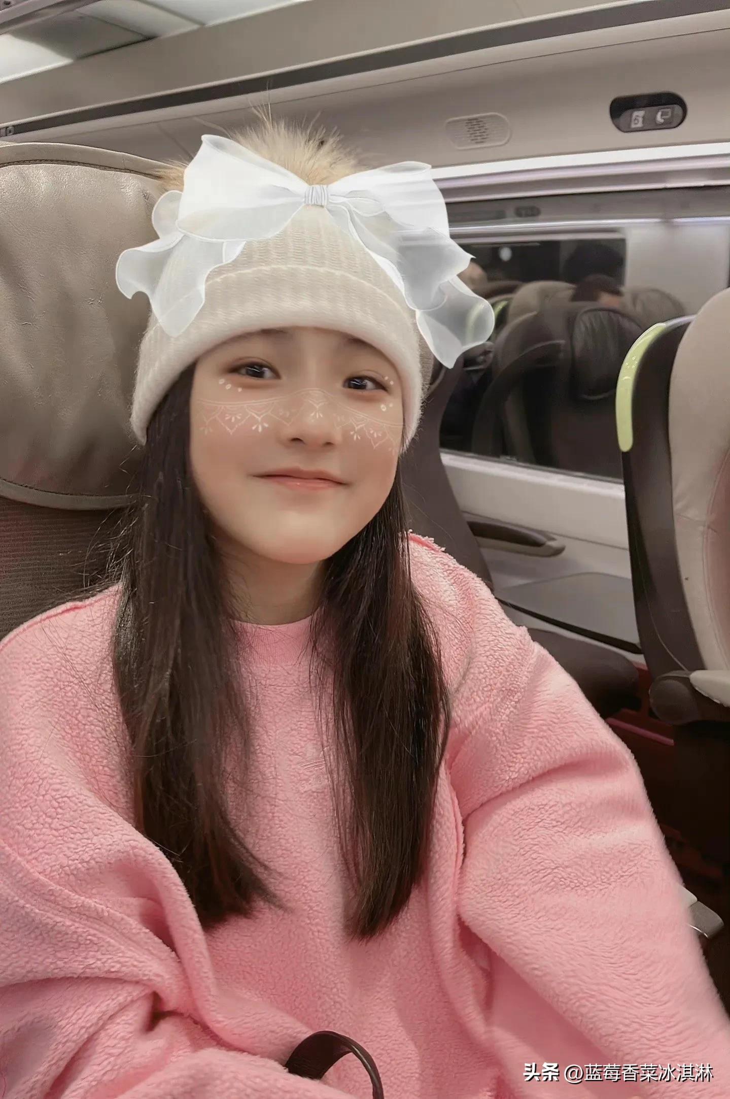 王诗龄头等舱,王诗龄出国现场