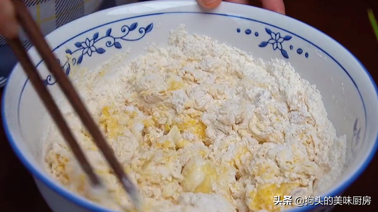 低筋面粉怎么做毛毛虫,面粉毛毛虫零食怎么做