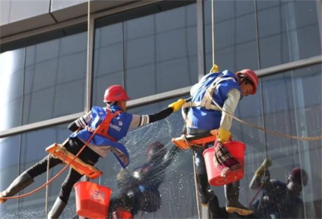 离死亡最近的职业,高空工作坠落死亡事件