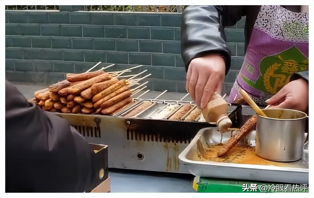 年轻人对部分垃圾食品宽容度高，那是孔乙己的茴香豆