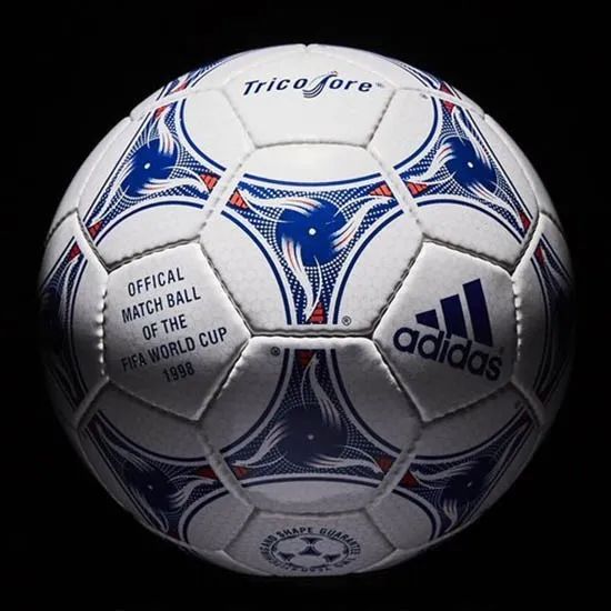 阿迪达斯为梅西定制的球鞋,阿迪达斯世界杯4号足球