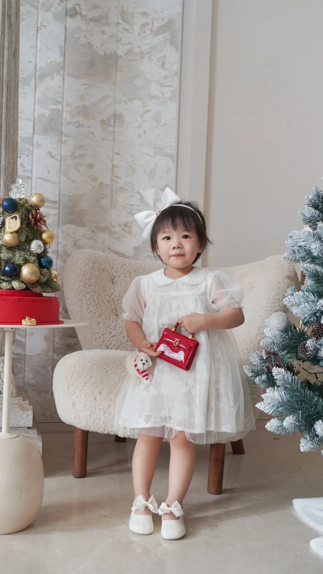 英国女王最喜欢的包包牌子,英国女王拿的包包价格