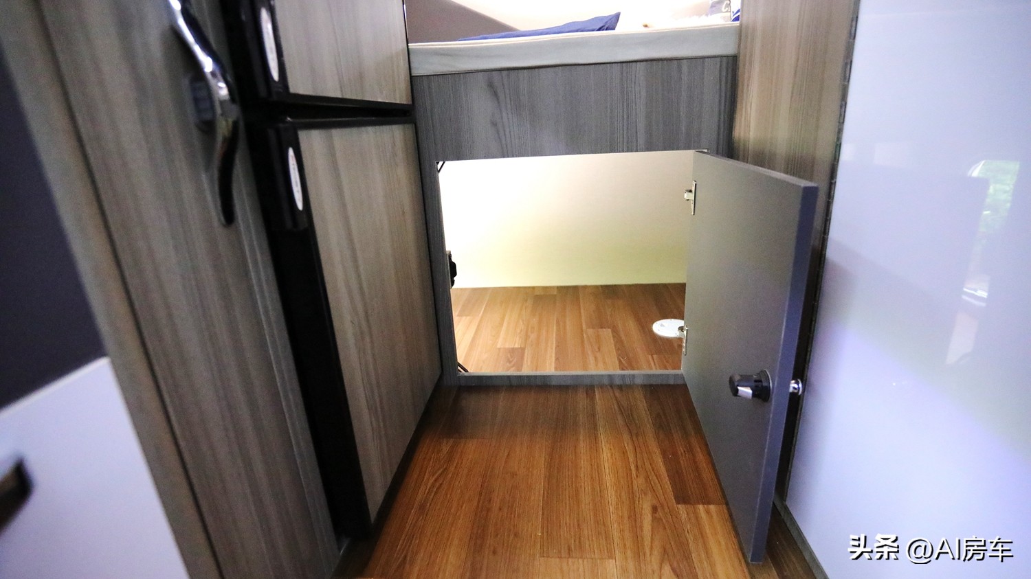 大型房车国产睡十人,目前国内最好的轻卡房车