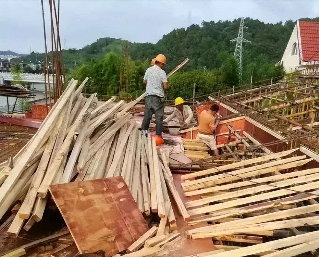 农民老木工做棺材视频,山西农民大哥做棺材