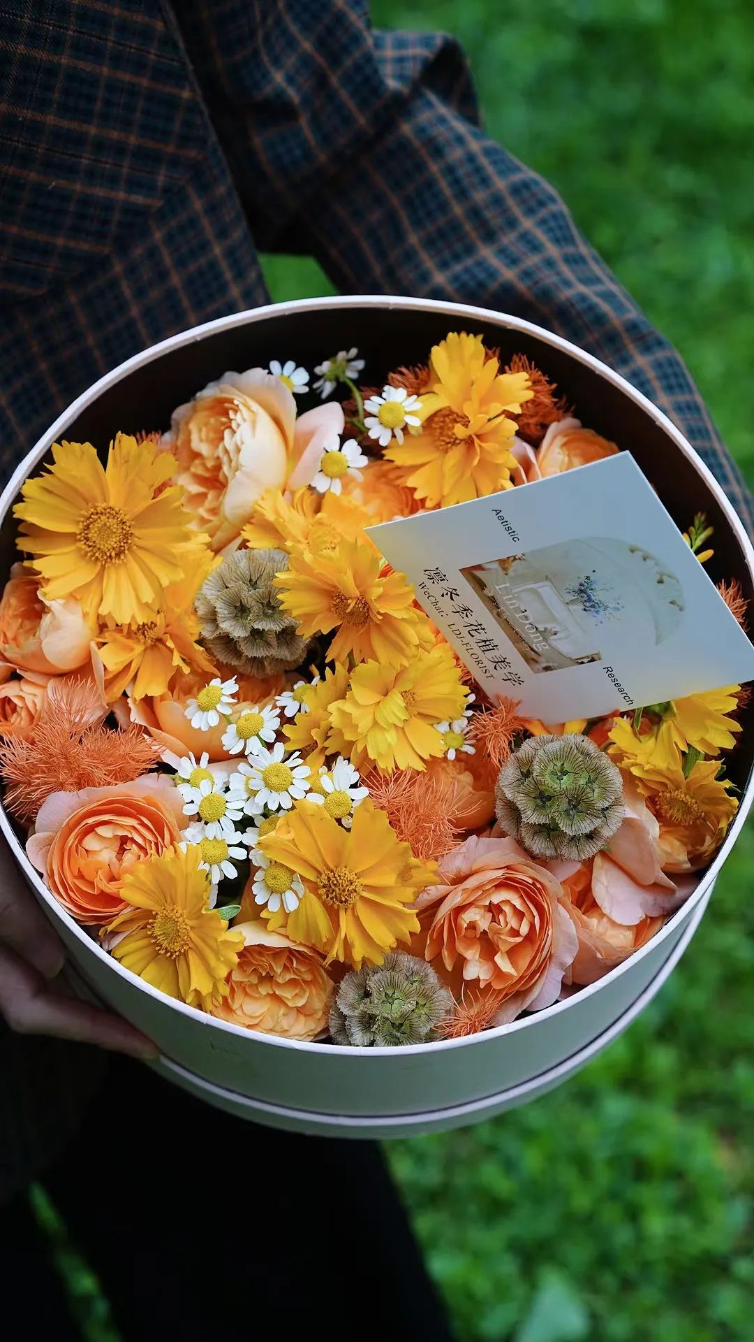 22岁，疫情下开62㎡花店，月营业额做到6万元，独特是他的标签