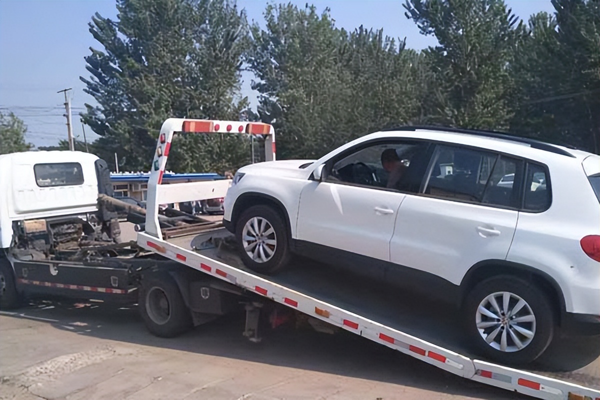 汽车发物流多少钱一辆,物流一辆汽车运费多少钱