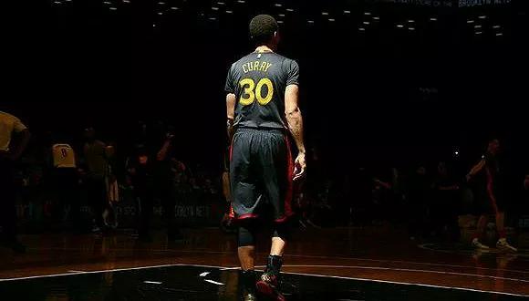 新王登基，三分王者史蒂芬.库里