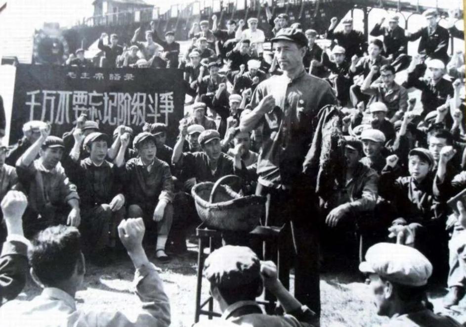 87岁老人为抗疫捐出2万,为疫情捐款2万的老人