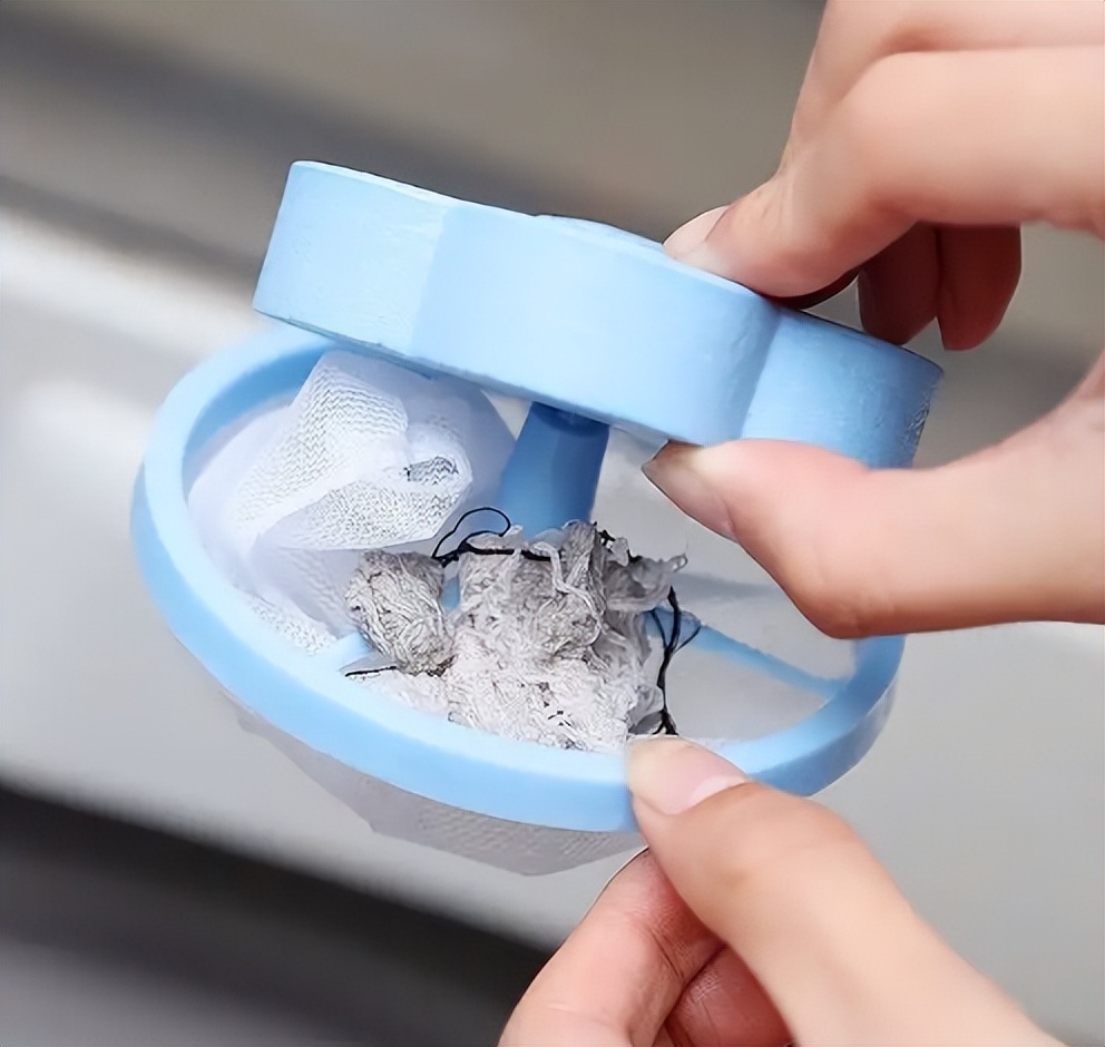 黑色衣服粘毛怎么处理小技巧,衣服粘毛小技巧