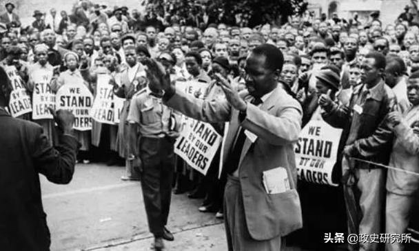 黑人留学生疯狂“*艳猎**”苏联女郎，遭苏联青年狂揍，引发黑人运动