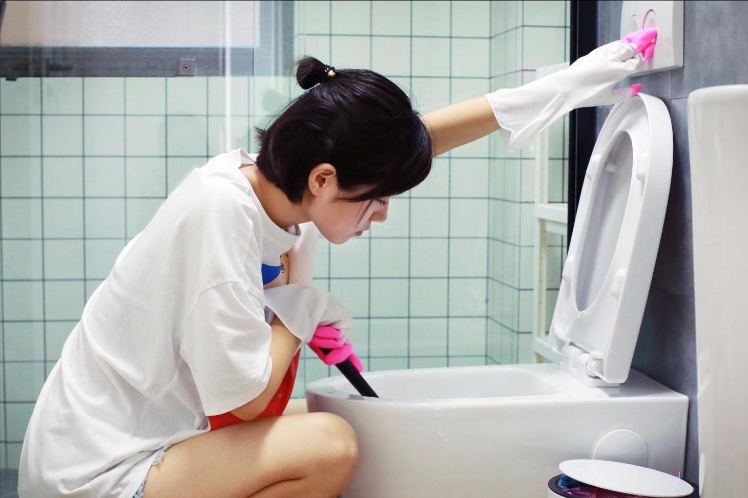 卫生间没窗户有臭味怎么解决,卫生间没有窗户有异味怎么去除