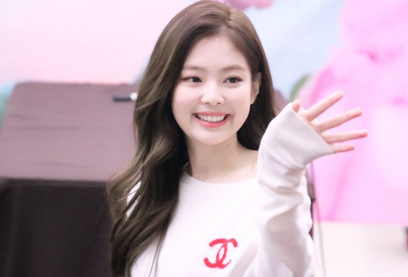 jennie蹬腿舞台,jennie椅子舞横屏