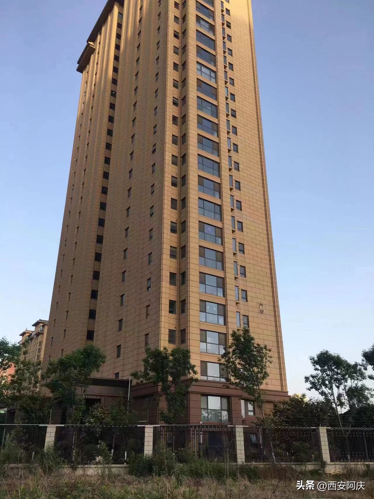 瓷砖墙面翻新真石漆施工方案,外墙瓷砖翻新真石漆