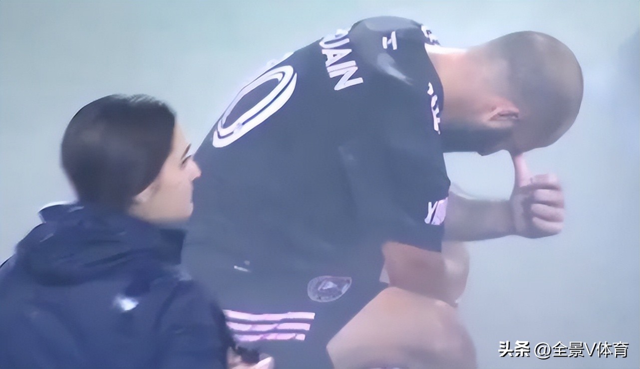 退役球员最后的谢幕战,结束足球生涯