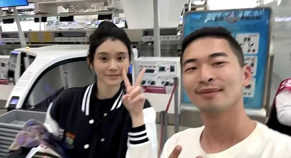 奚梦瑶何猷君怼脸拍照,奚梦瑶被调侃视频