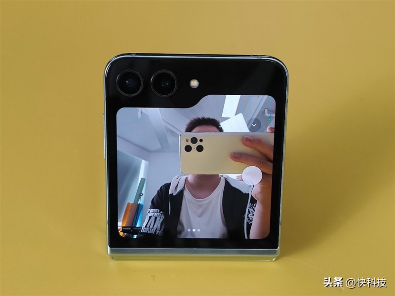 三星galaxyzflip防水测试,三星折叠手机zflip5防水吗