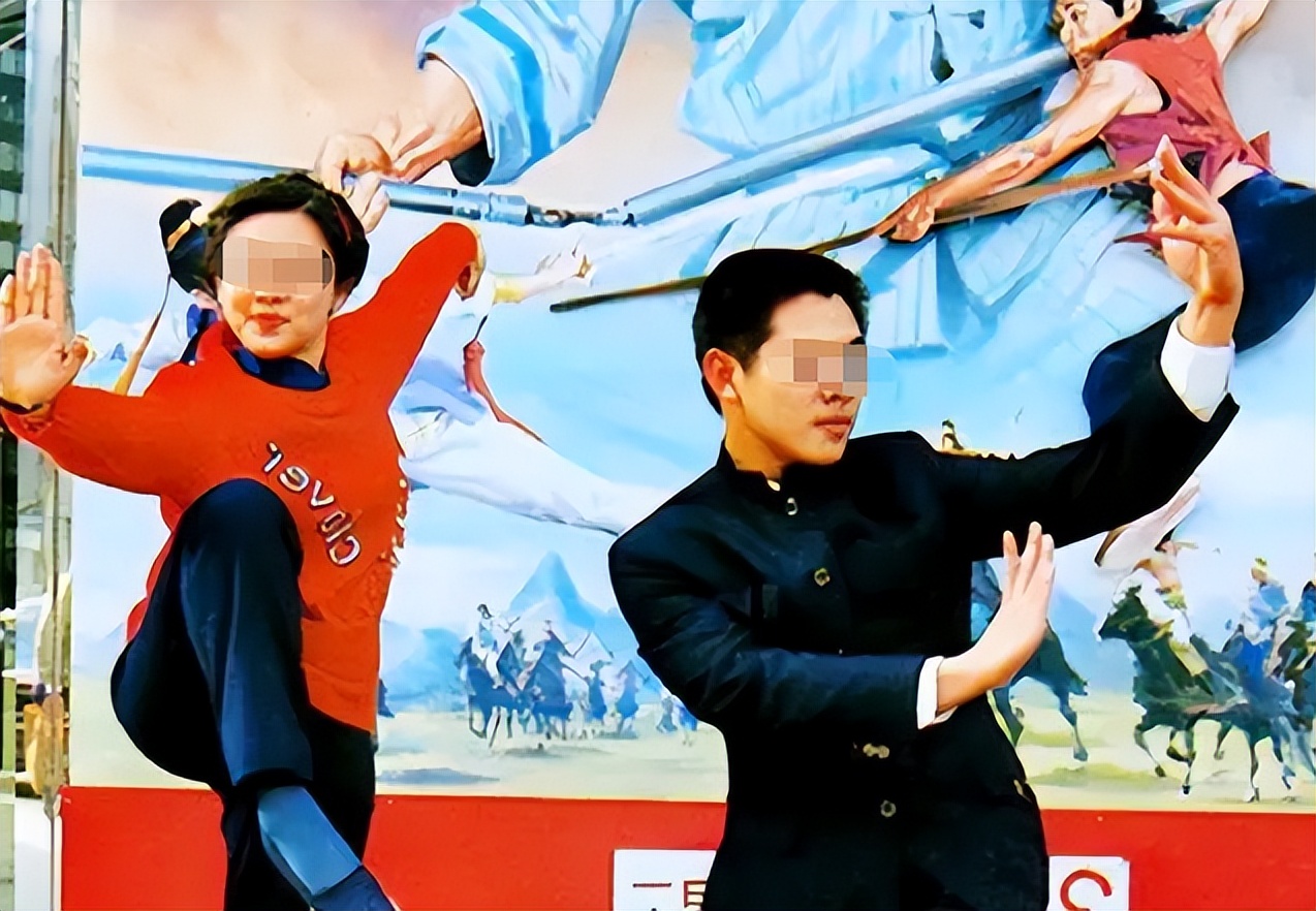 功夫巨星女儿与亲爹决裂20多年,“同爹不同命”:究竟是谁的错?