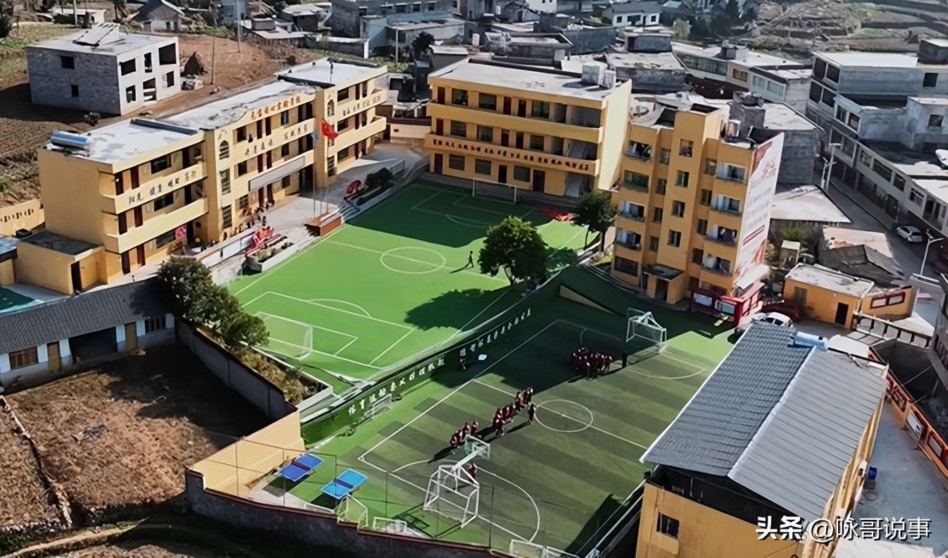 一个操场给山区的孩子们带来了什么？