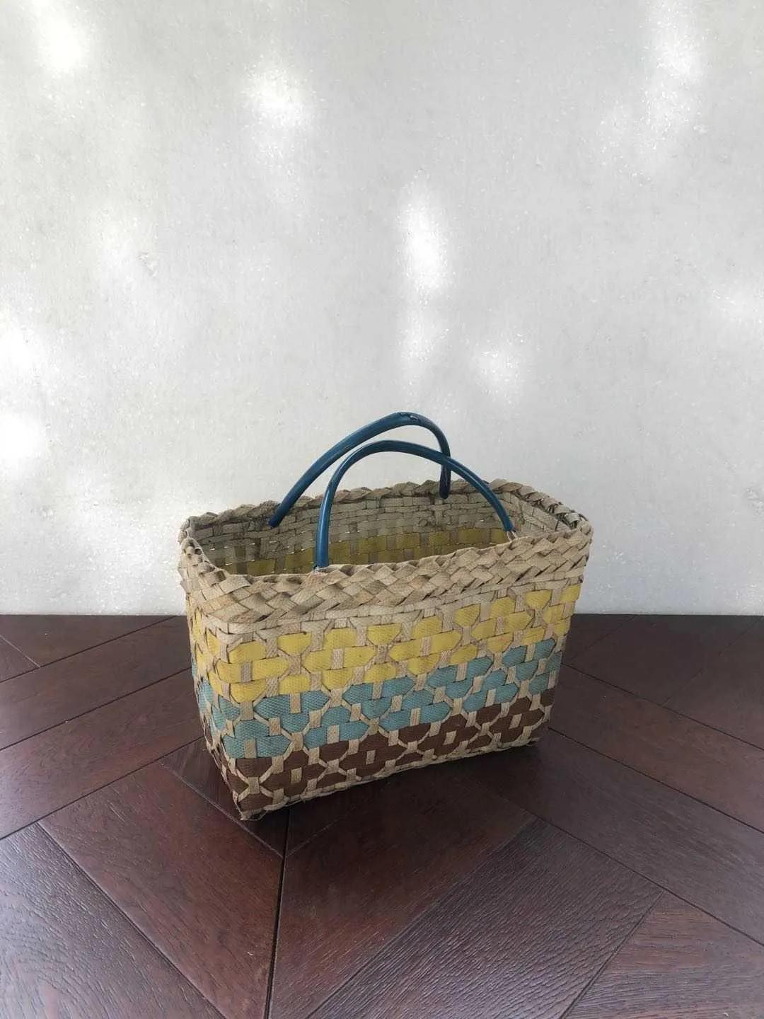 你可还记得黑白电视机上的彩色贴膜？回顾一些八九十年代生活用品