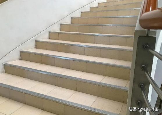 自建房楼梯用大理石还是用瓷砖好,瓷砖楼梯踏步和大理石踏步哪个好