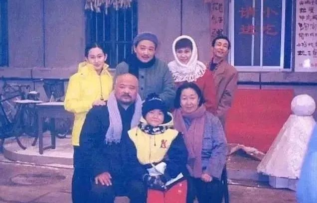 《东北一家人》20年,演员差距悬殊,2位配角离世,小龙套成大腕