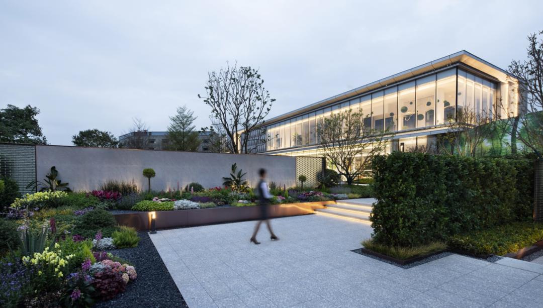 沉浸式体验远洋天成营销中心开放，美得不像售楼部