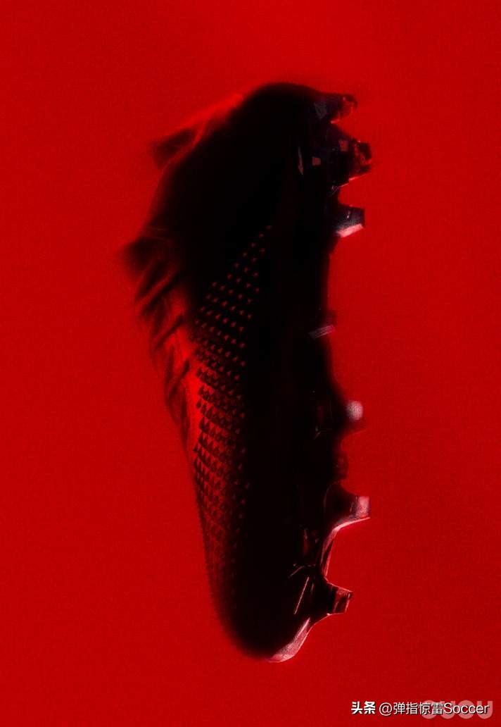 足球鞋阿迪达斯联名,阿迪达斯和耐克的足球鞋谁更好