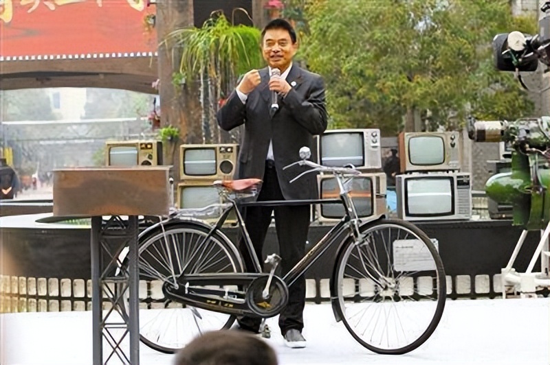 靠10万元发家的江苏首富,1000元起家的四川首富