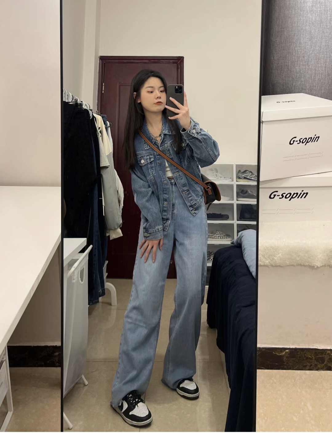 男装牛仔外套搭配什么裤子,牛仔外套搭配什么裤子好看