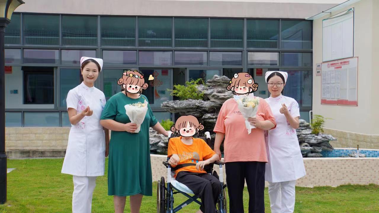 老人秘密筹划“惊喜表白”，南澳七娘山护理院医护人员“520”喜提鲜花祝福