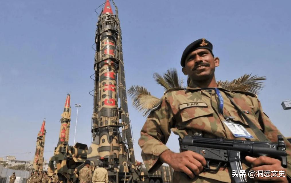 12亿美元买一架飞机，被外国轮着坑，印度是如何成为*火军**韭菜的？