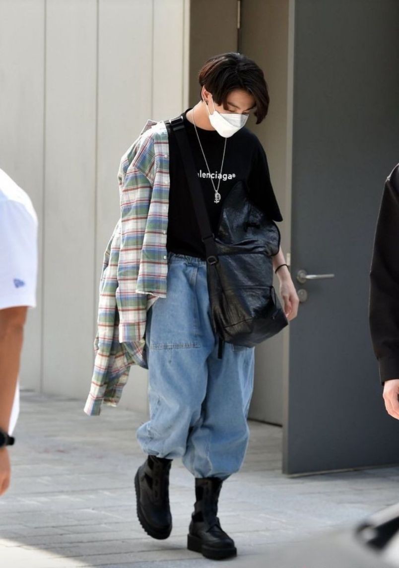 t恤牛仔裤怎么穿才不普通,t恤牛仔裤怎么穿才好看