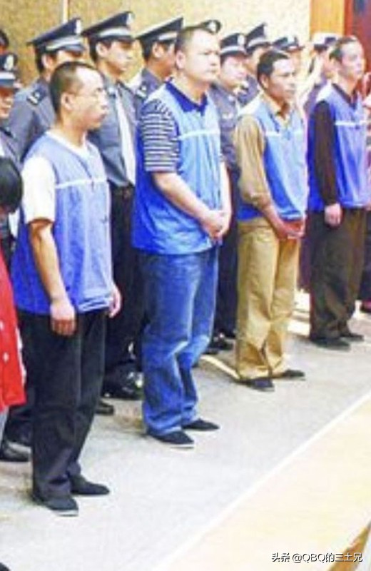 水泥下的秘密,水泥地下挖出的秘密